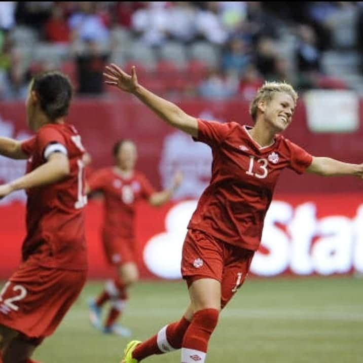 ソフィー・シュミットさんのインスタグラム写真 - (ソフィー・シュミットInstagram)「Today is the day 🇨🇦 vs 🇦🇺 would have been played in BC Place 🏟️. (My 200th cap potentially!!!) ... To be honest, I'm a bit emotional thinking about it. I LOVE playing in Canada in front of our fans! It's the best feeling. It is also special to play infront of family and friends! Home is home. I know that we are all hurting in our own ways right now and I want to say that I'm thinking of you Canada. I'm away. Away from family. Away from friends. Away from my other family (#CanWNT). Away from the game I love. .. but know that my little heart is flying around to everyone and giving you a big hug! ... Here are some memories through the years of special moments at BC Place playing with and for Team Canada. ... Every game that I get to wear the Canada jersey is an honour and a privilege. ... 🥂 To what could have been 200 Stay safe everyone!!!」4月15日 9時52分 - sophieschmidt13