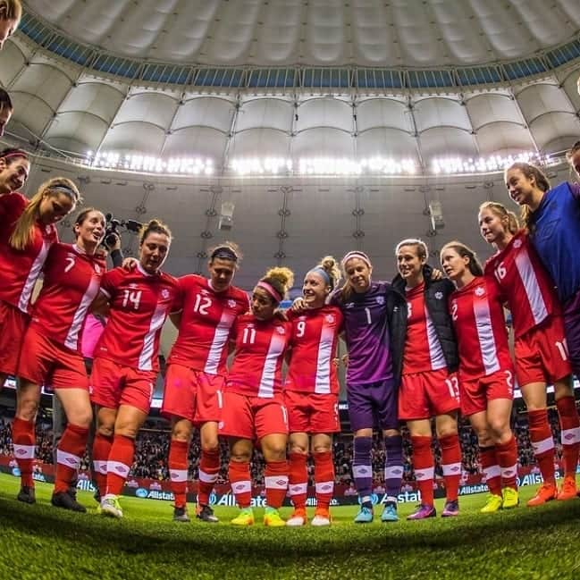 ソフィー・シュミットさんのインスタグラム写真 - (ソフィー・シュミットInstagram)「Today is the day 🇨🇦 vs 🇦🇺 would have been played in BC Place 🏟️. (My 200th cap potentially!!!) ... To be honest, I'm a bit emotional thinking about it. I LOVE playing in Canada in front of our fans! It's the best feeling. It is also special to play infront of family and friends! Home is home. I know that we are all hurting in our own ways right now and I want to say that I'm thinking of you Canada. I'm away. Away from family. Away from friends. Away from my other family (#CanWNT). Away from the game I love. .. but know that my little heart is flying around to everyone and giving you a big hug! ... Here are some memories through the years of special moments at BC Place playing with and for Team Canada. ... Every game that I get to wear the Canada jersey is an honour and a privilege. ... 🥂 To what could have been 200 Stay safe everyone!!!」4月15日 9時52分 - sophieschmidt13