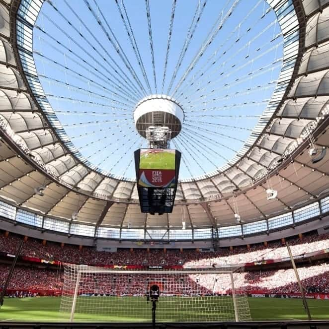 ソフィー・シュミットさんのインスタグラム写真 - (ソフィー・シュミットInstagram)「Today is the day 🇨🇦 vs 🇦🇺 would have been played in BC Place 🏟️. (My 200th cap potentially!!!) ... To be honest, I'm a bit emotional thinking about it. I LOVE playing in Canada in front of our fans! It's the best feeling. It is also special to play infront of family and friends! Home is home. I know that we are all hurting in our own ways right now and I want to say that I'm thinking of you Canada. I'm away. Away from family. Away from friends. Away from my other family (#CanWNT). Away from the game I love. .. but know that my little heart is flying around to everyone and giving you a big hug! ... Here are some memories through the years of special moments at BC Place playing with and for Team Canada. ... Every game that I get to wear the Canada jersey is an honour and a privilege. ... 🥂 To what could have been 200 Stay safe everyone!!!」4月15日 9時52分 - sophieschmidt13