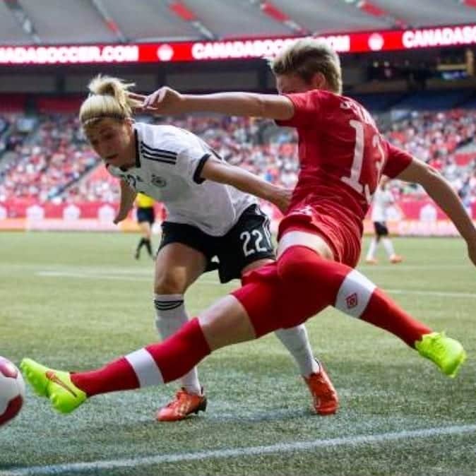 ソフィー・シュミットのインスタグラム：「Today is the day 🇨🇦 vs 🇦🇺 would have been played in BC Place 🏟️. (My 200th cap potentially!!!) ... To be honest, I'm a bit emotional thinking about it. I LOVE playing in Canada in front of our fans! It's the best feeling. It is also special to play infront of family and friends! Home is home. I know that we are all hurting in our own ways right now and I want to say that I'm thinking of you Canada. I'm away. Away from family. Away from friends. Away from my other family (#CanWNT). Away from the game I love. .. but know that my little heart is flying around to everyone and giving you a big hug! ... Here are some memories through the years of special moments at BC Place playing with and for Team Canada. ... Every game that I get to wear the Canada jersey is an honour and a privilege. ... 🥂 To what could have been 200 Stay safe everyone!!!」
