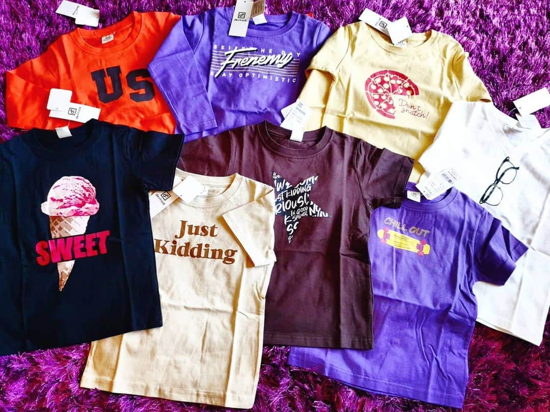山上紗和 のインスタグラム：「息子の春夏物買い足し👕  保育園用にーと思ってジャストサイズのロンティーも買ってたのに 外出自粛で着ずに終わりそう🤢  ぜーんぶ#devirock さん👖 @devirock__official  デザイン豊富✴️ 安くて生地も良くて幼児に最適👦  中には、親子でペアにできるTシャツ等もあったりー🙌(しかも大人サイズも安い)  パンツもいっぱい持ってますが、 履き倒してるので載せないよ(笑)🙄 けど、何回洗っても全然毛玉も出来ず丈夫で重宝してます👩‍🎤 #かわいい #かわいい子供服 #kidswear」