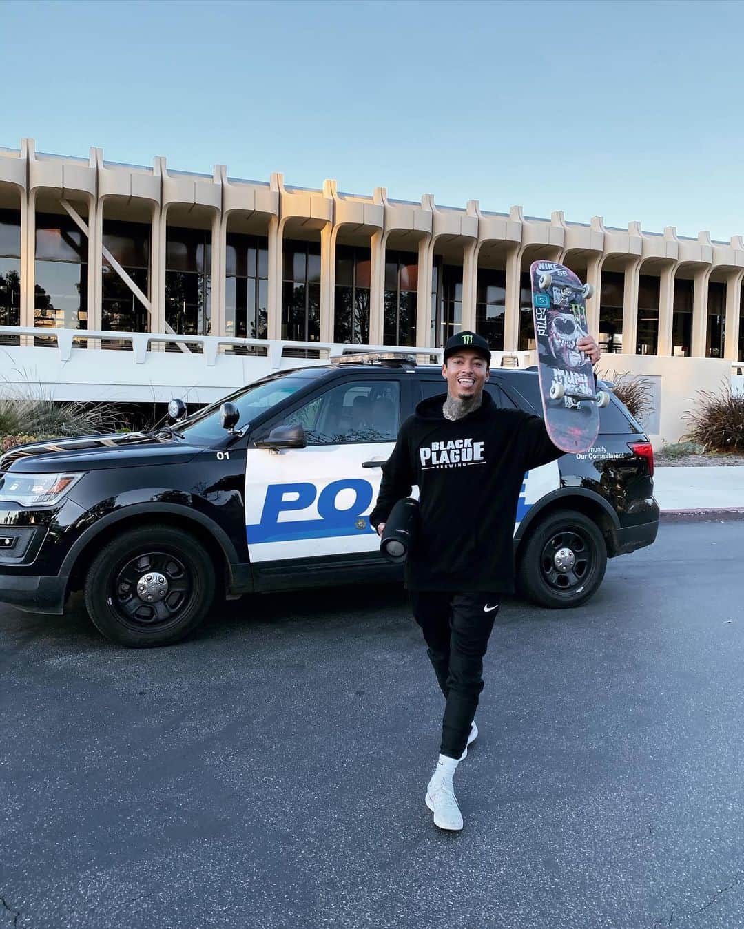ナイジャ・ヒューストンのインスタグラム：「SKATEBOARDING IS NOT A CRIME❌」