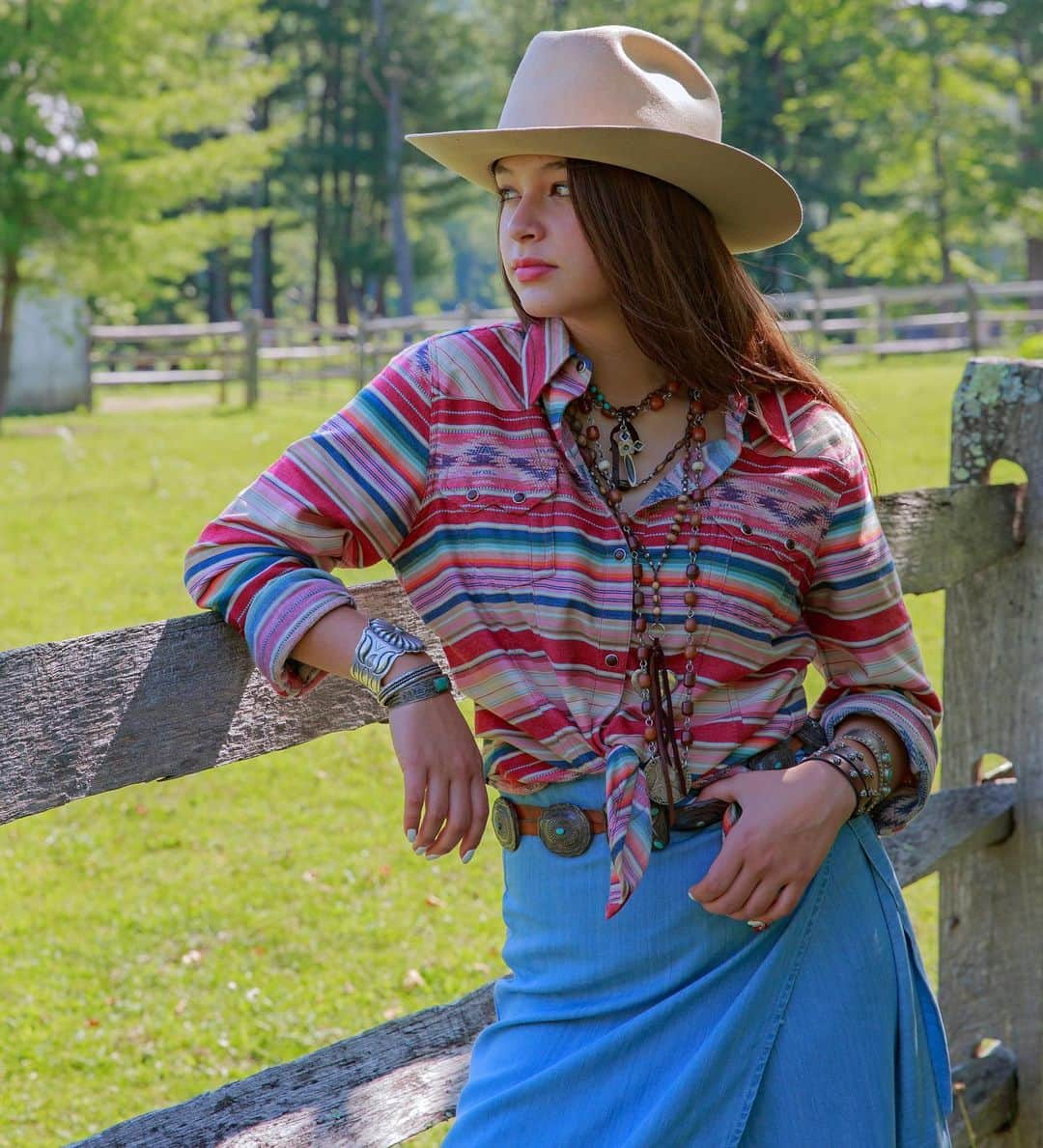 ターシャポリッツィのインスタグラム：「A serape shirt can brighten any day! #tashapolizzi #serape #original」