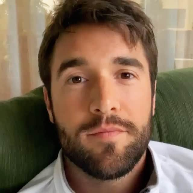 ジョシュ・ボウマンのインスタグラム：「Hey guys!  #JoshBowman here taking over Emily’s Instagram for a second! I’ve been nominated by my brother in law @robcolicci for the #teabagchallenge in order to raise money for the @nhs in England. Wherever you are in the world please donate money or supplies to your local health care workers who are risking their lives on the front lines every day. We see you and we thank you 🙏🏻 💙  Now for the challenge itself... RULES: - only use your feet - use a tea bag & mug - stand as far back as you can (I was 17.25 feet) -nominate 3 friends to join the challenge -Donate! (Even if it’s just a small amount)  I NOMINATE @cescf4bregas , @davidluiz_4 & @danielaruah  Last vid is a major interception by our furry monster...🙄😂 Stay safe & Good luck!  Repost from @emilyvancamp」