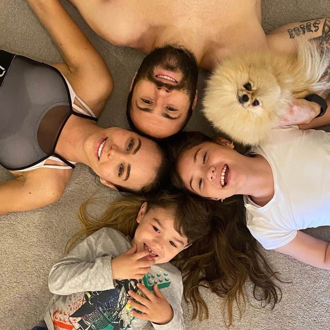 ダビド・オスピナのインスタグラム：「Family ❤️」