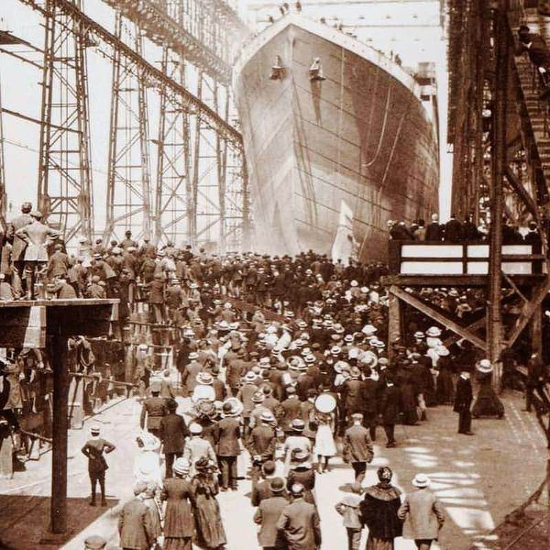 ジュリアナ・デヴァーさんのインスタグラム写真 - (ジュリアナ・デヴァーInstagram)「#TitanicWeek ~April 14~  108 years ago tonight, the ‘unsinkable’ Titanic struck an iceberg, gutting its watertight compartments. Within two hours and forty minutes she was gone completely, shattering beliefs, faith, and lives.  Why does that matter to us today?  Consider the parallels of our current situation to a talk given by Wyn Craig Wade (author of “The Titanic”) back in the ‘70s: . “Here’s a colossal, brand new ship, the biggest and best, going full speed ahead into an ice field in spite of numerous warnings… . And when disaster strikes, there are not enough safeguards, the captain becomes paralyzed, and more lives are lost than necessary simply through a lack of preparedness and organization – utterly typical of the haste and arrogance of the 20th century.” . These pics are from my time in N Ireland at the Titanic Belfast Museum.  One of the best museums I’ve been to in general - one can spend a day here. . 1️⃣ The façade of Titanic Belfast was built to appear as the bow of the great ship herself. . 2️⃣ The Harland & Wolff dry dock where Titanic was built from 1909 - 1911. . 3️⃣ The very same dock today, visible from the museum. . 4️⃣ Captains Haste and Arrogance surveying the vast watery vista clearly unprepared for anything other than self-congratulations 😆. . I’ve written quite a bit about my time at various Titanic destinations including my visit to this museum. Click the link in my bio to read more👆🏼. . Have you been to the Belfast Museum? What did you think?」4月15日 2時12分 - cleverdeverwherever