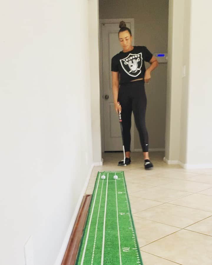シャイエン・ウッズのインスタグラム：「Working from home be like... 😂 Turns out Reece is loving quarantine.  Hope all of you are staying safe ❤️」