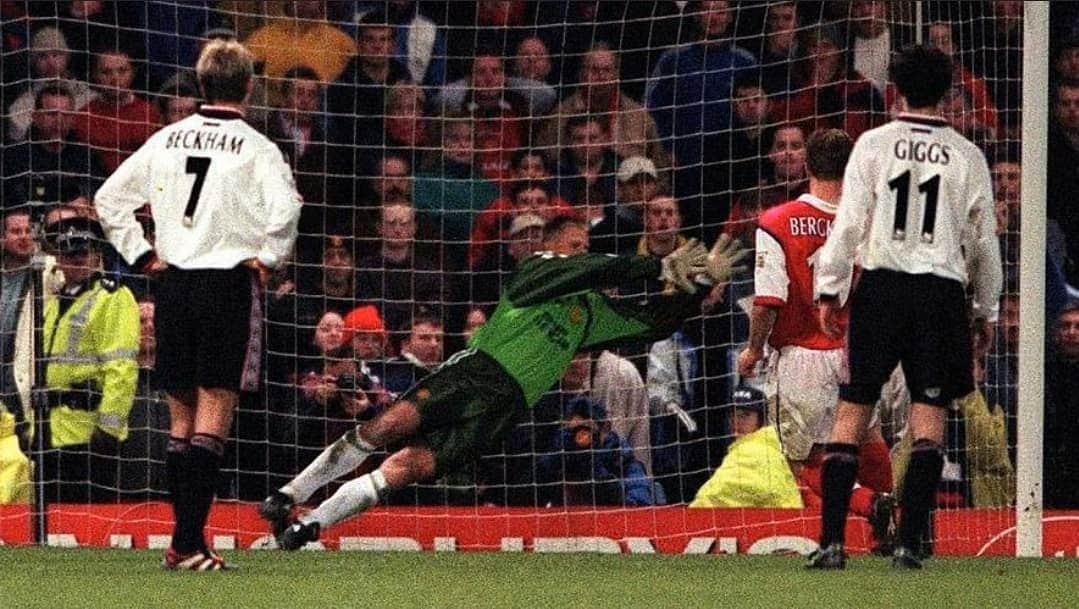 フィリップ・ネヴィルさんのインスタグラム写真 - (フィリップ・ネヴィルInstagram)「21 years ago today the day I fell more in love with @pschmeichel1 ❣ what a game!」4月15日 2時51分 - philipneville18