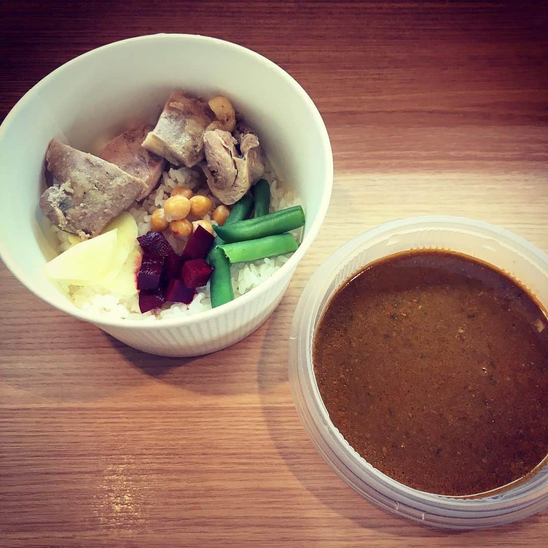 無化調ラーメン「ゆきふじ」のインスタグラム：「結論から言うと テイクアウト終了しました。  美味しさが半減してしまうものを提供するストレスに、どうにも耐えきれなくなりました。  せっかく楽しみにしていただいた方には申し訳ありません。 店内でのみお召し上がりください。 次回カレーは4月17日になります。  落ち着きましたら提供できるように、新作ラーメンも準備中です。」