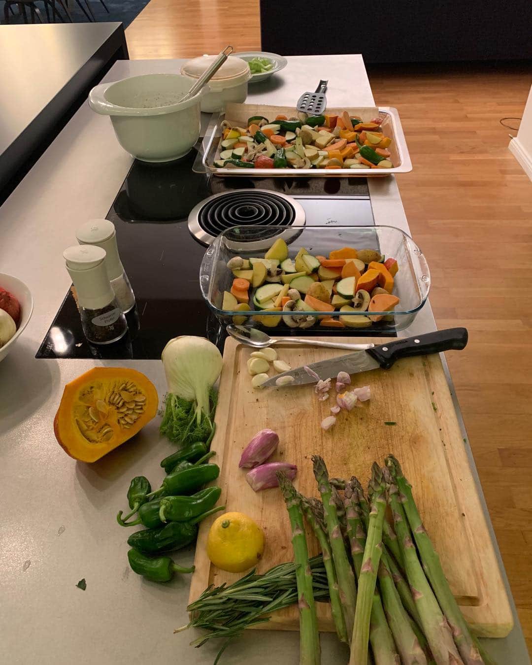 デイヴィッド・ギャレットさんのインスタグラム写真 - (デイヴィッド・ギャレットInstagram)「Vegetarian night. Quarantine life. Learning to cook. 😉 #davidgarrett #cooking #veggie」4月15日 4時02分 - davidgarrettinsta