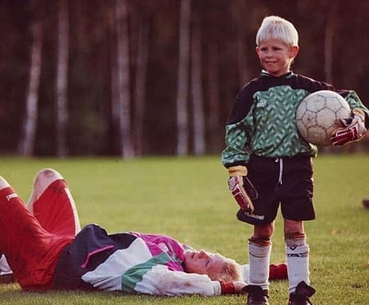 カスパー・シュマイケルさんのインスタグラム写真 - (カスパー・シュマイケルInstagram)「A young boy with big dreams #InternationalGoalkeeperDay 🧤」4月15日 4時57分 - kasperschmeichel