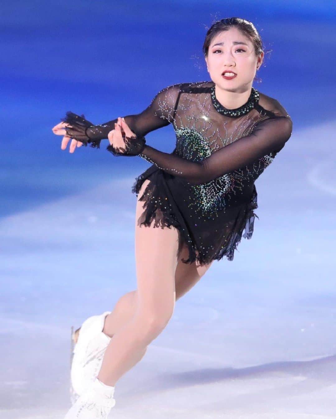 長洲未来のインスタグラム：「I’m kinda tired of wearing sweats all day....and I miss the ice rink. I thought I was a sweatpants type of girl, but I’m ready to put my sparkly gear back on. Obviously, safety first.⛸ #figureskating」