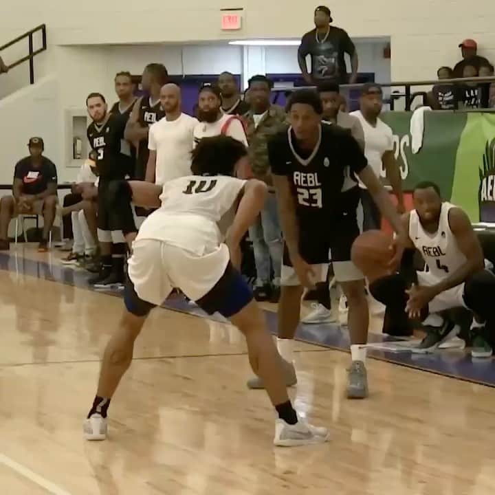 ルイス・ウィリアムスのインスタグラム：「Oh we talkin summers???? Pick a league. And ask have they seen Lou. I’m difffferrreenntt @waiters3 voice 😂 vid by @_andrerobinson」
