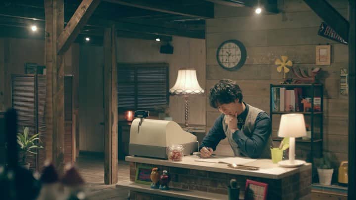 大川竜弥のインスタグラム：「【祝テレビCM出演】本日から「スマレジ」さんのテレビCMに出演します。﻿ ﻿ 役どころは、「レジ締めめんどくせぇ〜！」と叫ぶ店長。フリー素材モデルの経験を活かし、スマレジさんの魅力が120%伝わるように演じました。﻿ ﻿ CMを見た方、報告お待ちしております。よろしくお願いします。 #スマレジ」