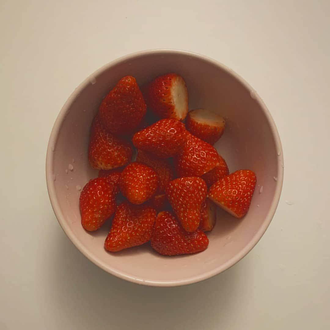 西原愛香のインスタグラム：「🍓   #strawberry #iloveyou #love #イチゴ農家」