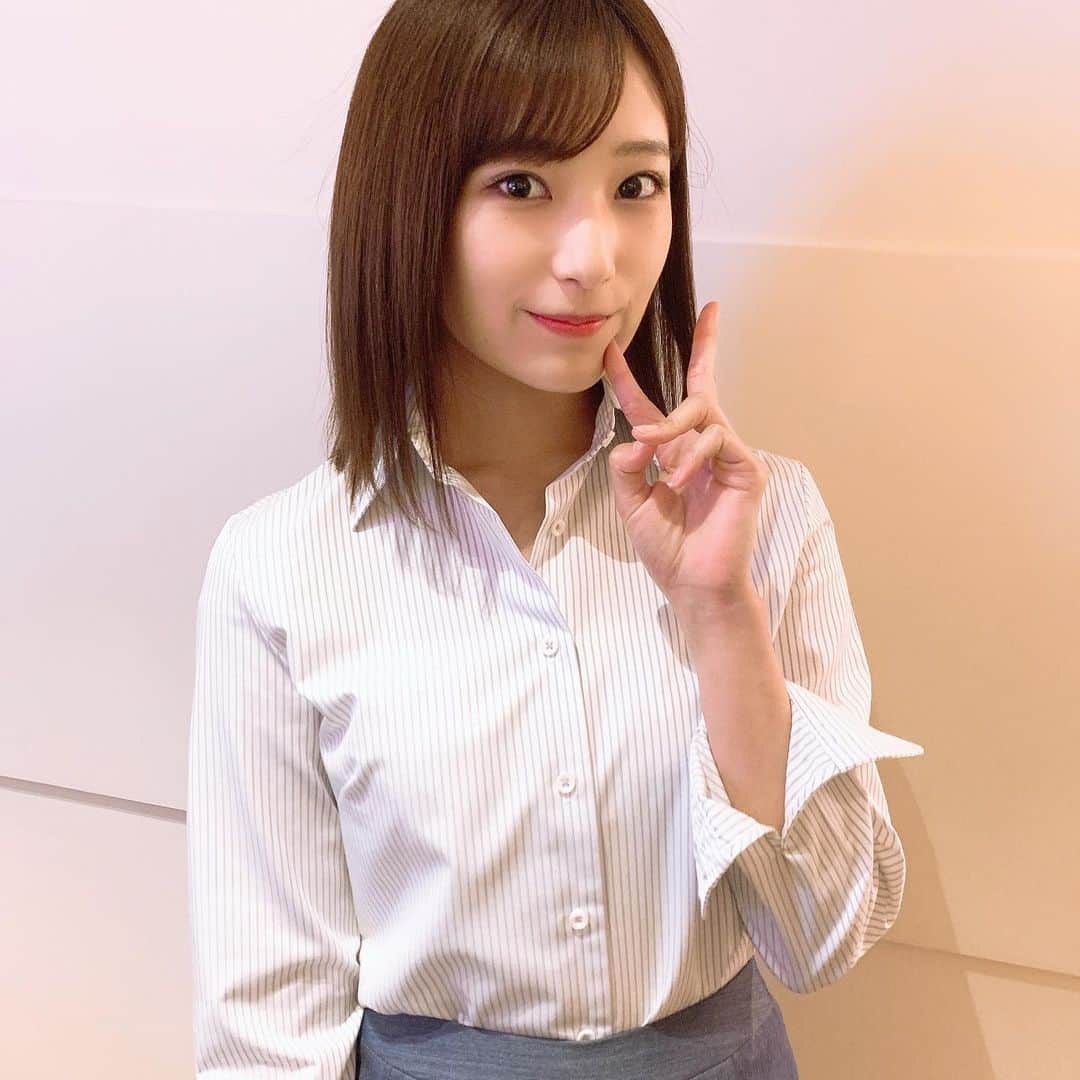 ミクのインスタグラム：「﻿ 応援してもらえて幸せだな。﻿ がんばるパワー沢山貰ってる♡﻿ 行ってきます。 ﻿ ﻿  #スーツ　#drama  #衣装　#suits  #また着たい　#見つけてくれたありがとう　#fashion #suitstyle」