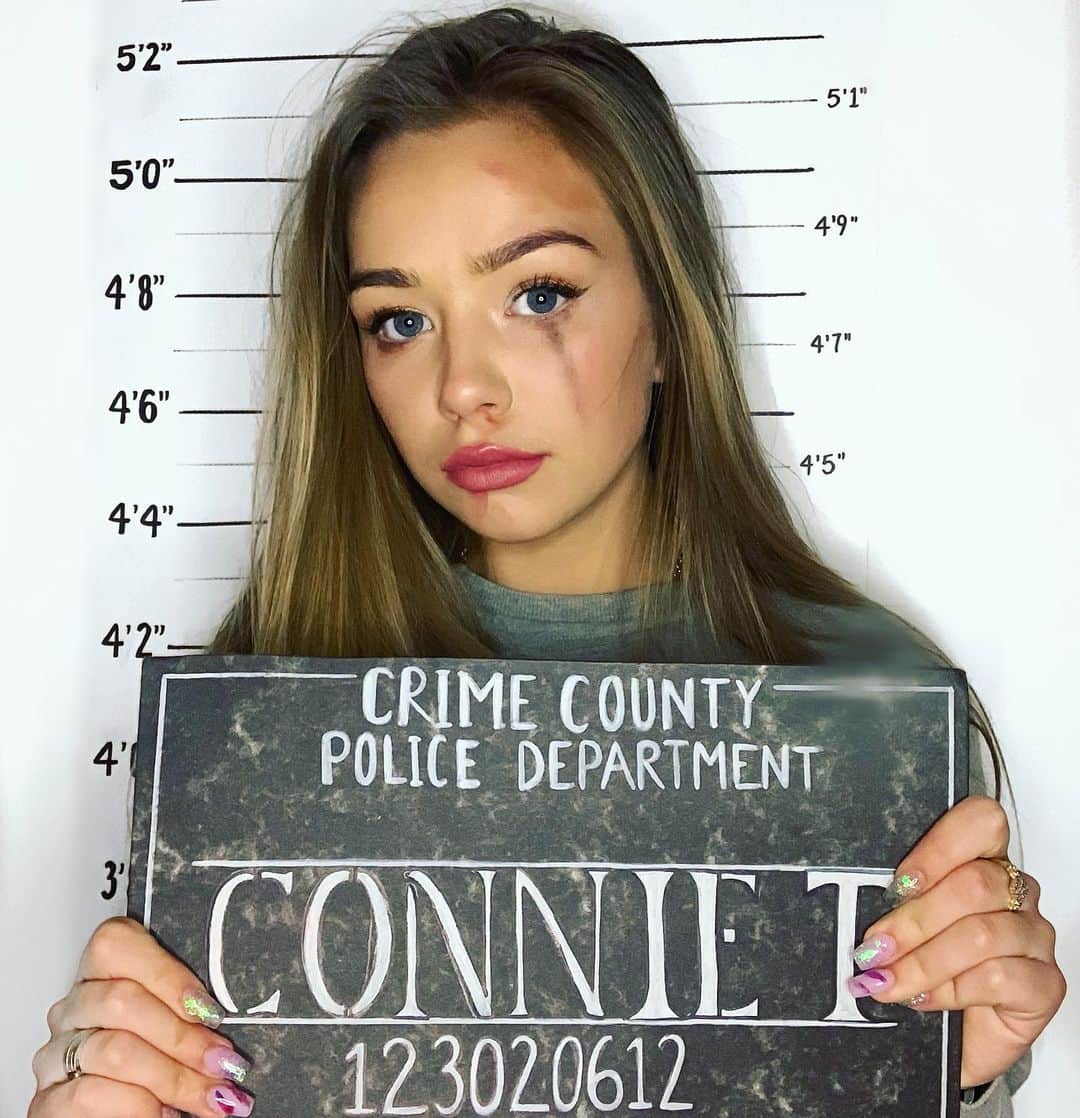コニー・タルボットのインスタグラム：「Not sure what is more believable... me being a criminal or me being over 5’2’’ 👮🏼‍♀️🙃 Go look at my new tik tok lol, me and dad put some effort into this one☺️」