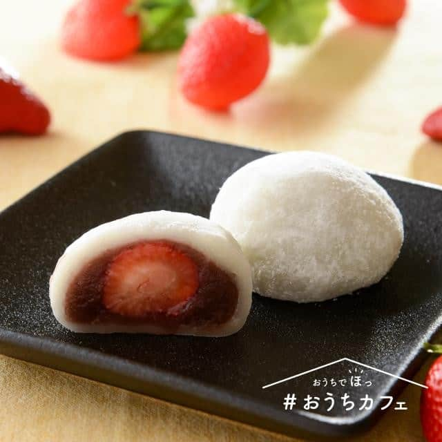 ローソン さんのインスタグラム写真 - (ローソン Instagram)「今日は #いちご大福の日 ♪「まるごと苺大福(こしあん)」を食べようと思います(^^) #ローソン #おうちでほっ #おうちカフェ #和菓子 #いちご  #LAWSON #あんこ #いちご大福 #今日のおやつ #japanesefood #instagood #foodstagram #foodpics」4月15日 8時00分 - akiko_lawson