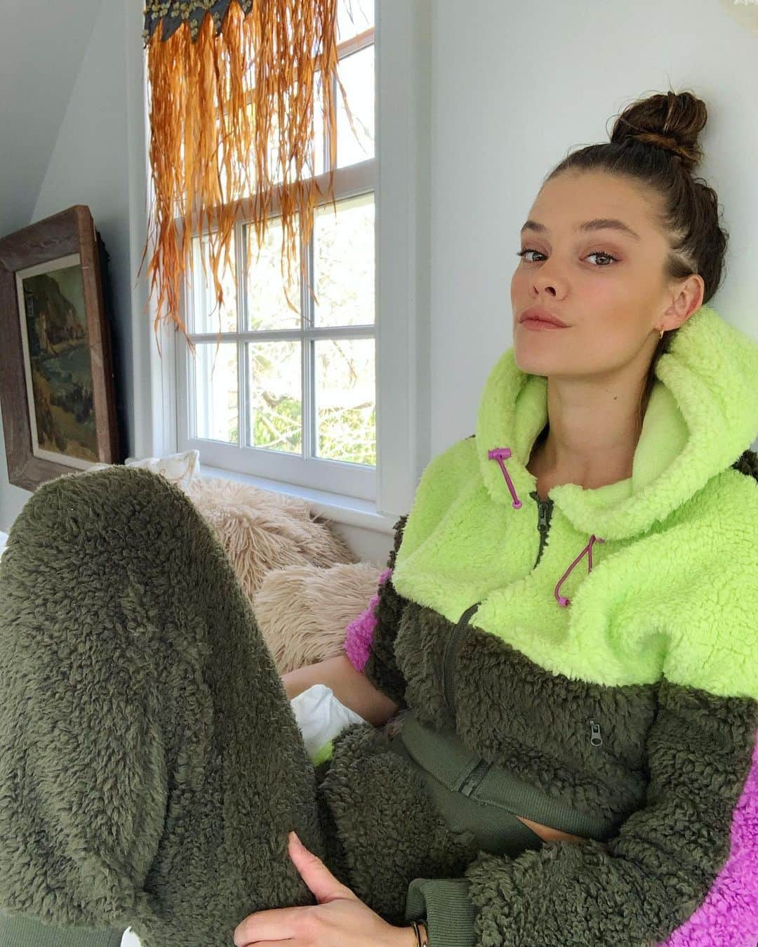 ニーナ・アグダルさんのインスタグラム写真 - (ニーナ・アグダルInstagram)「Staying cozy and always hungry af these days」4月15日 8時44分 - ninaagdal