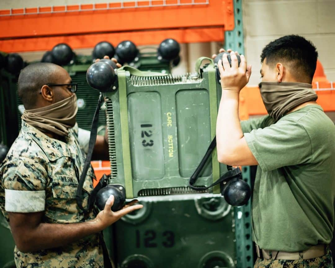 アメリカ海兵隊さんのインスタグラム写真 - (アメリカ海兵隊Instagram)「Lift with your Lances  Lance Cpl. Isaiah Wilson (left) and Lance Cpl. Mark Arcive, both field radio operators with Bravo Company, 9th Communication Battalion, @imig.marines, move radio frequency equipment during a gear inventory at @mcb_camp_pendleton. The unit continues to remain mission-ready amid #COVID19 by maintaining gear and upholding work efforts while implementing social distancing and sanitization procedures. (U.S. Marine Corps photo by Cpl. Dalton S. Swanbeck)  #USMC #Marines #Military #Coronavirus」4月15日 9時00分 - marines