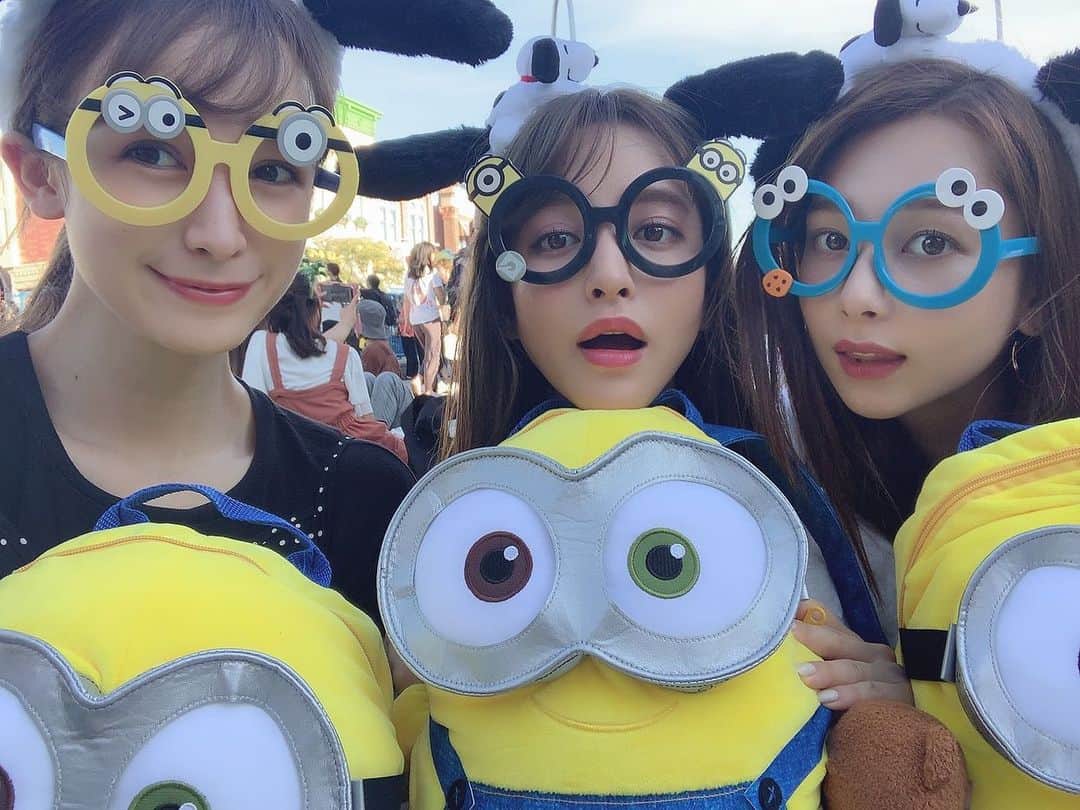 野崎萌香さんのインスタグラム写真 - (野崎萌香Instagram)「こんなに時間があると 写真フォルダの整理が始まります🎞  写真は可愛い2人と 去年の神戸コレクションのあとに #USJ に行ったときのもの... 楽しかったなぁ...🎡🏰🎢🎠 @sachi_fujii_official  @__niki22」4月11日 12時27分 - moeka_nozaki