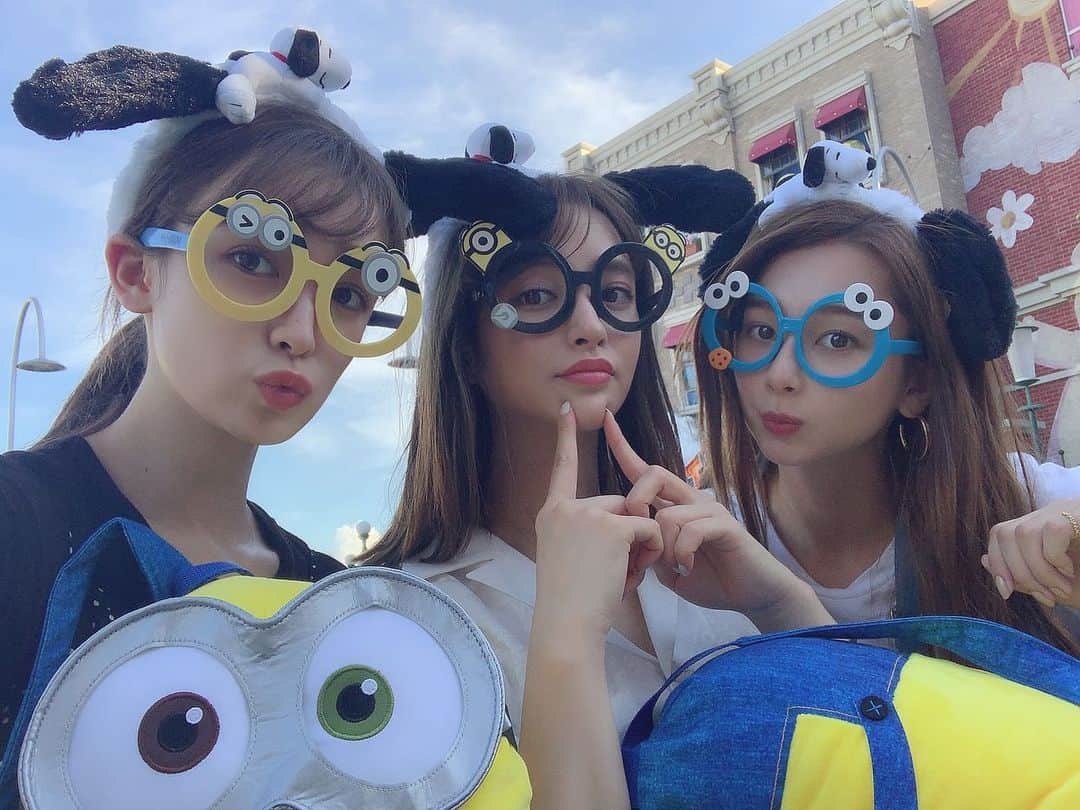 野崎萌香さんのインスタグラム写真 - (野崎萌香Instagram)「こんなに時間があると 写真フォルダの整理が始まります🎞  写真は可愛い2人と 去年の神戸コレクションのあとに #USJ に行ったときのもの... 楽しかったなぁ...🎡🏰🎢🎠 @sachi_fujii_official  @__niki22」4月11日 12時27分 - moeka_nozaki
