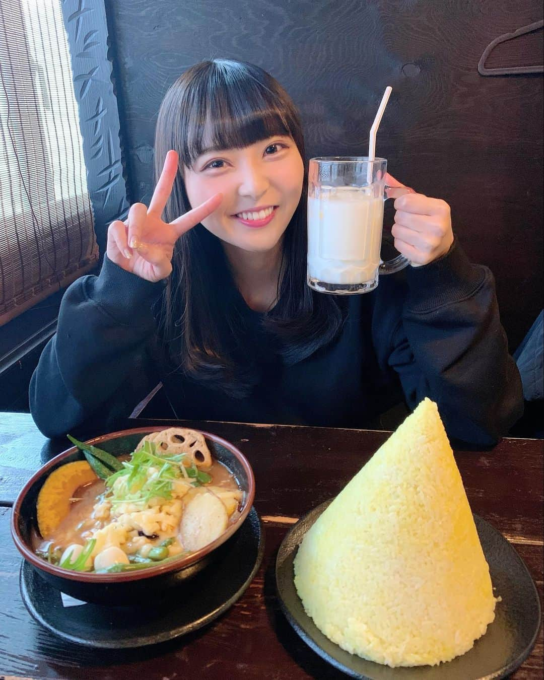 堀詩音さんのインスタグラム写真 - (堀詩音Instagram)「みんながザワザワしてた #キンタマーニ 🍛﻿ ﻿ ﻿ この日のしおんは　#やさいスープカレー に﻿ ダブルチーズとブヒッをトッピング🐷﻿ ﻿ ﻿ はやくまた食べにいきたい🥺❤️﻿ ﻿ ﻿ みなさんはカレーは何辛を食べますか？﻿ ﻿ ﻿ しおんは基本中辛です／(^o^)＼﻿ (このスープカレーの辛さは3です)﻿ ﻿ ﻿ 🏠 北海道札幌市中央区南四条西10-1005-4 コンフォモール札幌南4条 1F Asian Bar RAMAI 札幌中央店﻿ ﻿ 🍛やさいカレー　+ダブルチーズ　+ブヒッ ﻿ 🍚キンタマーニ　﻿ 💰total ¥1790﻿ ﻿ 🥛#ラマッシー　¥200﻿ ﻿ 🎥 https://youtu.be/1QLQaLd1obw﻿ ﻿ ﻿ #hokkaido #北海道 #sapporo #札幌 #ebetsu #江別 #札幌ランチ #北海道ランチ #北海道グルメ #札幌グルメ #北海道観光 #札幌観光 #北海道旅行 #札幌旅行 #札幌駅 #大通駅 #すすきの #スープカレー #soupcurry #札幌スープカレー #RAMAI #ラマイ」4月11日 12時46分 - shion_hori