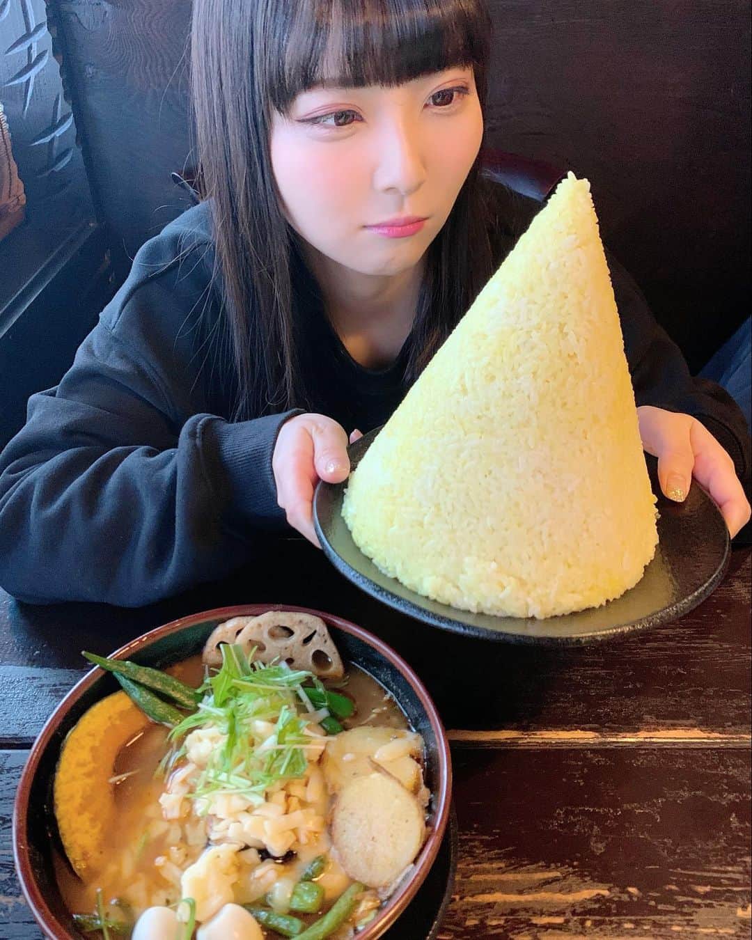 堀詩音のグルメインスタ