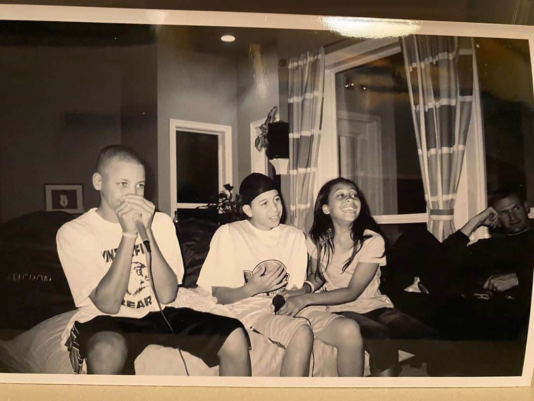 セス・カリーのインスタグラム：「Pt. 2 #nationalsiblingday」