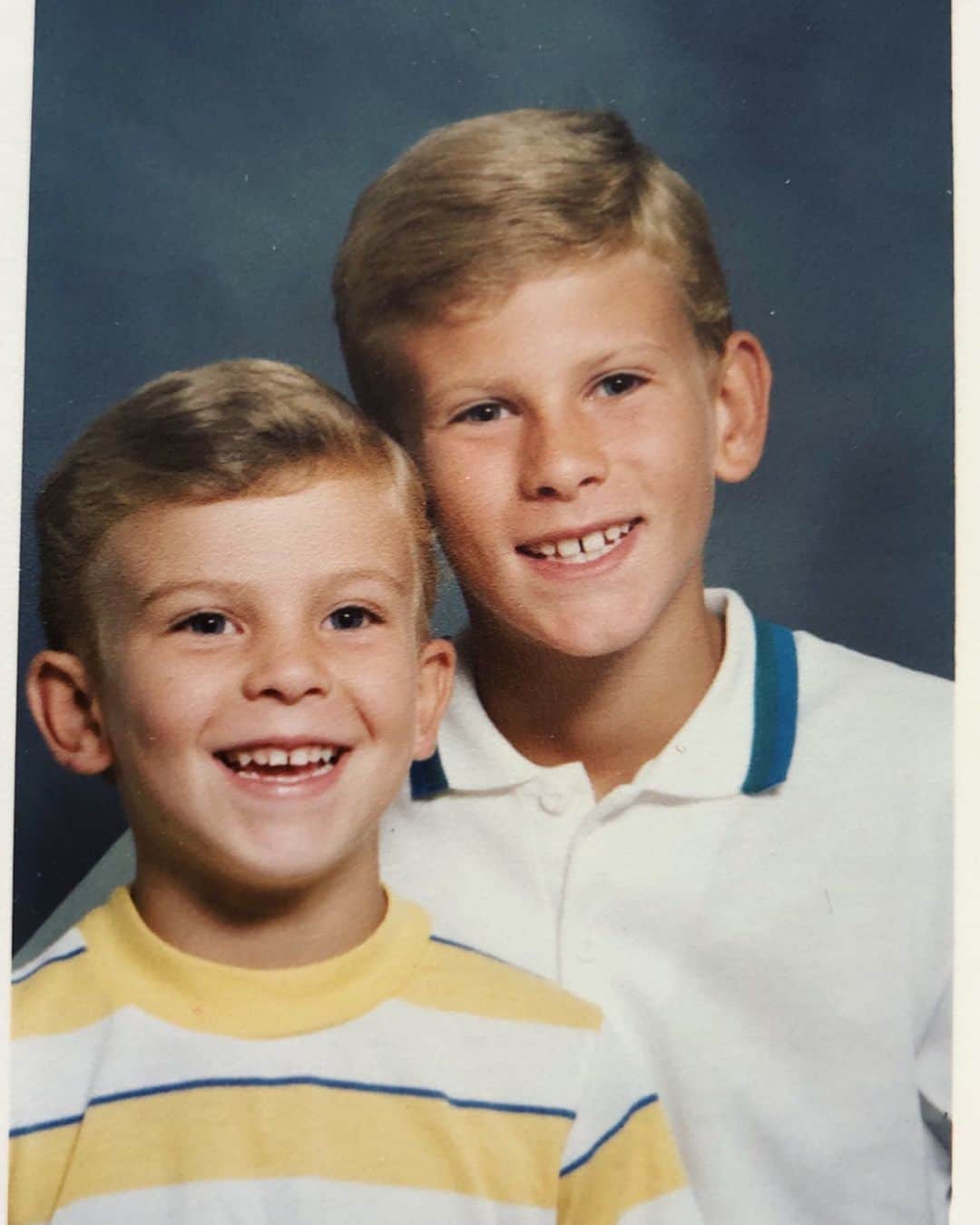 エリック・ラドフォードのインスタグラム：「Almost missed it! Happy National Sibling Day! #nationalsiblingday」