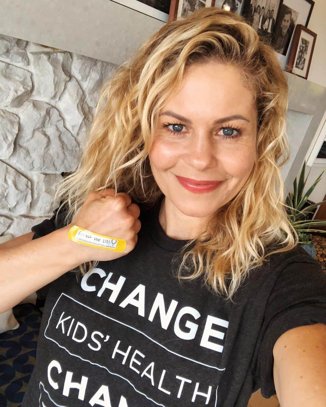 キャンディス・キャメロン・ブレさんのインスタグラム写真 - (キャンディス・キャメロン・ブレInstagram)「I’m supporting @cmnhospitals during #childrenshospitalsweek because #kidscantwait…for a cure, the curve to flatten or for an economic boost. Go to changekidshealth.org to learn more ❤️」4月11日 5時23分 - candacecbure