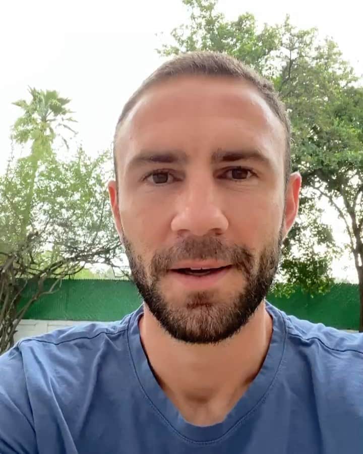 ミゲル・ラジュンのインスタグラム：「‪Estaré atento, en cualquiera de mis redes sociales pueden compartirme sus videos!‬ ‪El lunes contacto a los 10 videos con los que más conecte y les mandaré DM con la sorpresa.‬ . #coffee #cafe #sorpresa」