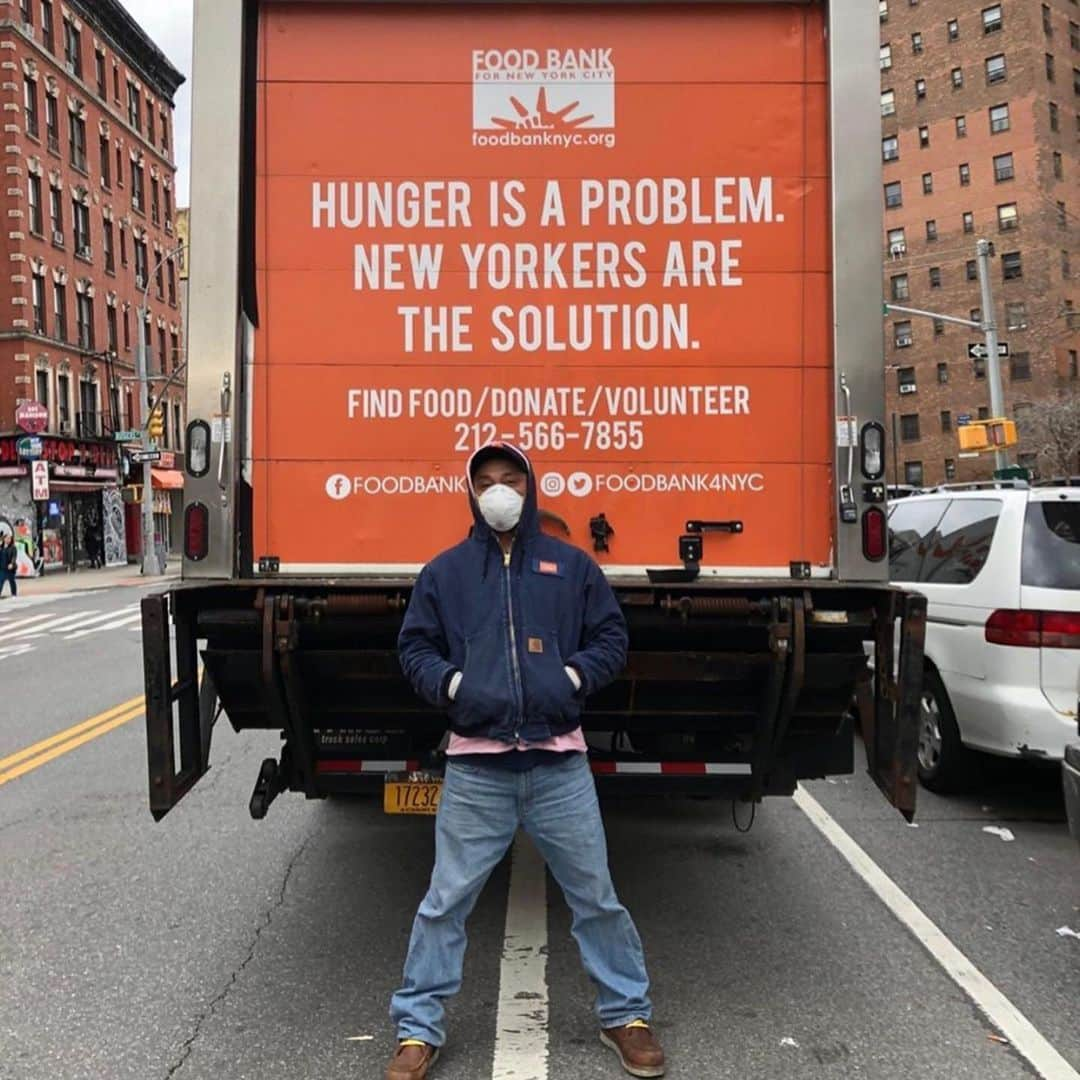 ベラ・ハディッドさんのインスタグラム写真 - (ベラ・ハディッドInstagram)「I’m proud to be donating to and supporting both @feedingamerica and @foodbank4nyc to help ensure that everyone has access to the food they need during this time of such uncertainty.  I haven’t been able to stop thinking about the single mothers and fathers at home. Having to keep food on the table for their families 24 hours a day without knowing when their next income will come to buy more.  This is for the parents and grandparents who still have to work while supporting their families and keeping them safe at home. It’s for the kids who are not able to get their lunches from school as usual. I never want a child to feel as though they are not important or loved enough to eat and I never want parents who are working hard to feel as though they are not doing enough for their kids. Which I know is not the case , and why I am so grateful for these organizations to be of such incredible help.  They are experiencing a huge increase in needs due to layoffs, school closures and other covid-19 complications, but have fewer food donations and volunteers than ever before. If you’re in a position to help, I’d love for you to join me by making a donation. And even if you can’t, practicing social distancing and staying home when you can is the best gift you can give yourself and your community right now ❤  It’s super important to know that at @foodbanks4nyc every $1 donated = 10 meals That will go directly to the incredibly vulnerable children and their families right now. I will put the links in my BIO!  Thank you I am sending so much love to you all out there !」4月11日 6時34分 - bellahadid