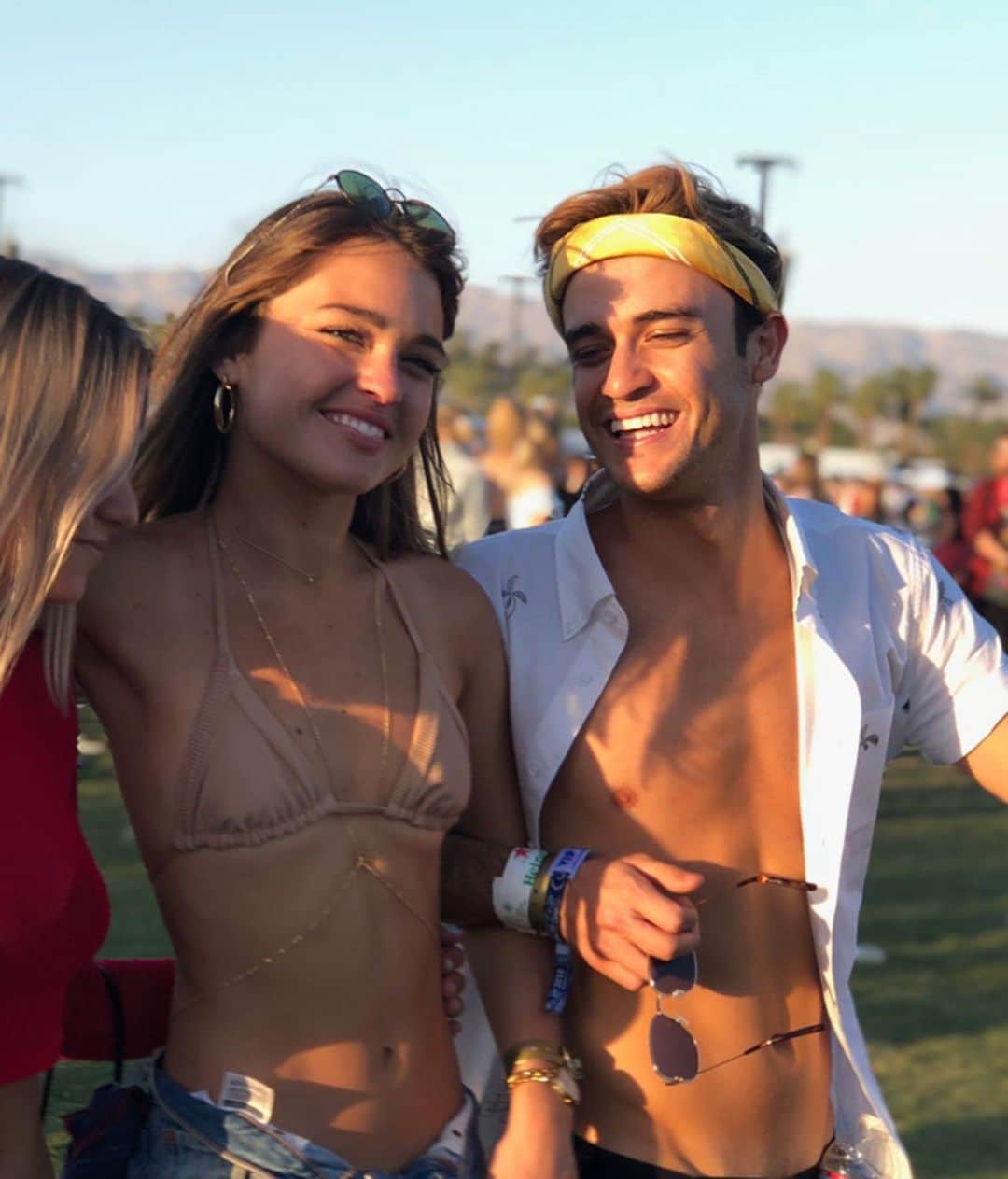 ヴェール・ゲンタさんのインスタグラム写真 - (ヴェール・ゲンタInstagram)「Archives of Coachella, a weekend spent dancing with friends to amazing music...i’ll never take any of that for granted again. I can’t wait to dance around a big field and hug all of my friends!!! Till then, stay home & stay healthy 🤸🏻‍♂️ This year it’s #Couchella2020」4月11日 7時21分 - valegenta
