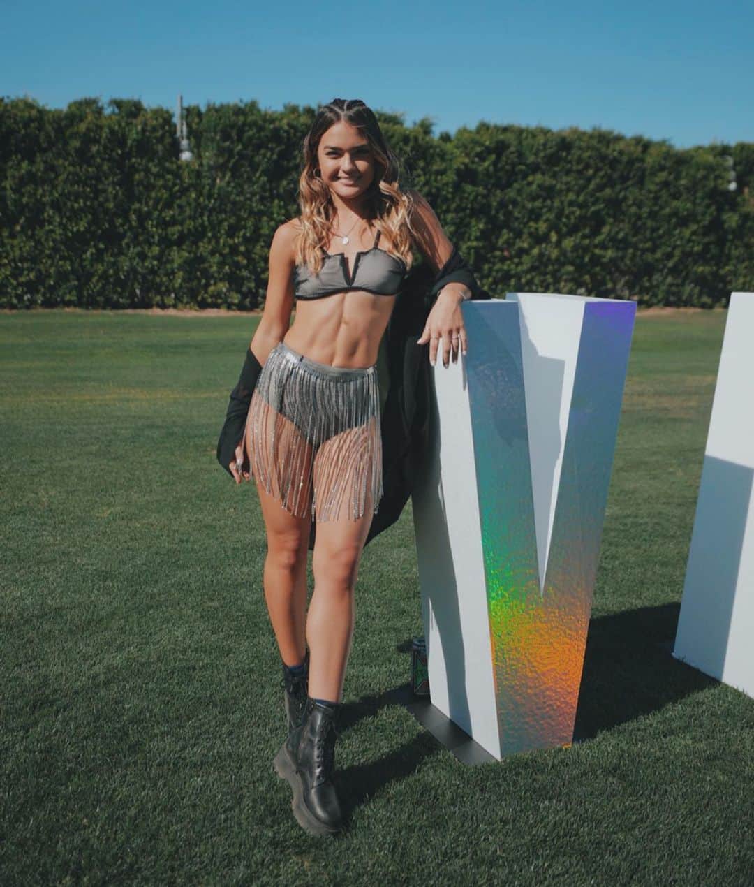 ヴェール・ゲンタのインスタグラム：「Archives of Coachella, a weekend spent dancing with friends to amazing music...i’ll never take any of that for granted again. I can’t wait to dance around a big field and hug all of my friends!!! Till then, stay home & stay healthy 🤸🏻‍♂️ This year it’s #Couchella2020」