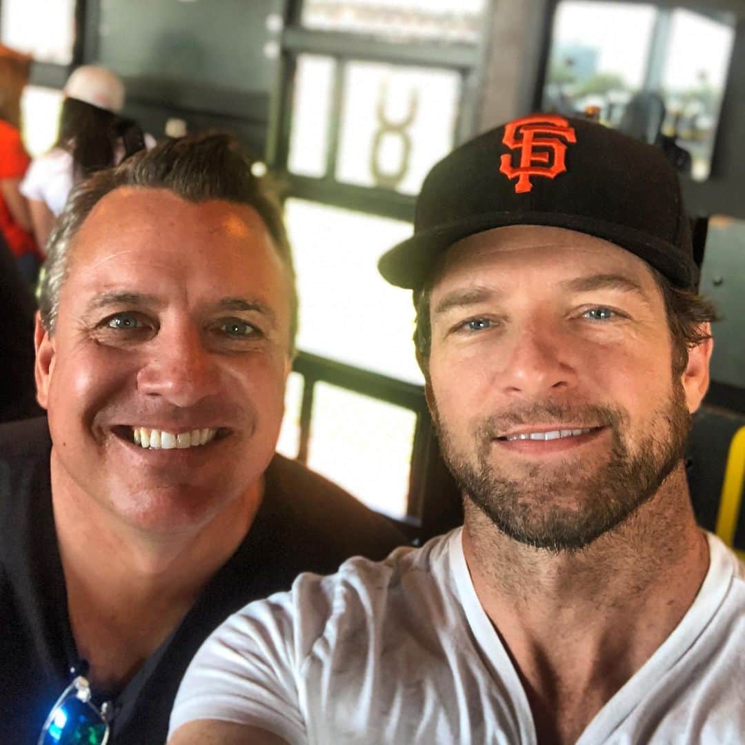 イアン・ボーエンのインスタグラム：「It’s #nationalsiblingday and I’m remembering what me and my big bro @bohenshane do best. * Happier days watching the @sfgiants play ball. * Keeps you spirits and your hopes high. Well be back to a new normal in no time. Stronger and safer than ever. * Love from 2 BoBo’s」