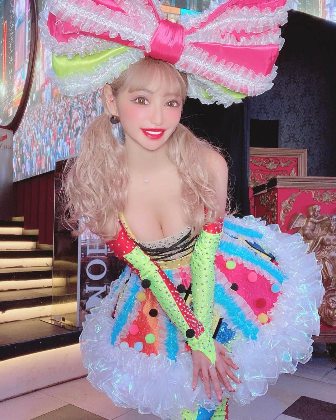 Miiさんのインスタグラム写真 - (MiiInstagram)「本日20時スタート コスプレリモートインスタLIVE @burlesque.tokyo から配信です❣️ 28人の女の子がコスプレをして登場☺️ ①部20時から ②部23時からです❣️ 私は①部に出るよ⭐️ 出来る事が限られてしまっているけど みんなが少しでも楽しい気持ちになれますように❤️是非一緒にお酒飲みながら観てね☺️ #乾杯#リモートコスプレ #コスプレLIVE#バーレスク #バーレスク東京#burlesque#burlesquetokyo #japanesegirl #showgirl#dancer #ツインテール#サーカス#リボン #コロナに負けないで#おうち時間」4月11日 7時27分 - mii_burlesque