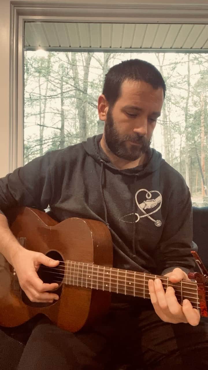のインスタグラム：「Was feeling pretty down for the last couple of days and had a head full of worry so I thought I’d try writing something that would be fun to sing to baby girl when she gets here (and if @pattimurin doesn’t mind I’ll probably sing at her stomach while she’s growin). Something that maybe will give her a little comfort. It helped me out writing it for sure. • #lullaby #livefromhome #martin #quarantine #quarantunes #youarenotalone」
