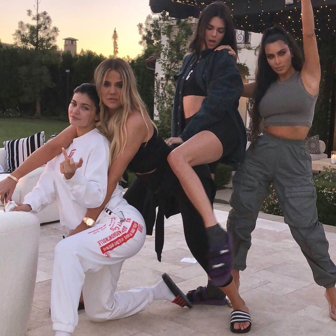 キム・カーダシアンさんのインスタグラム写真 - (キム・カーダシアンInstagram)「Happy National Siblings Day」4月11日 7時57分 - kimkardashian