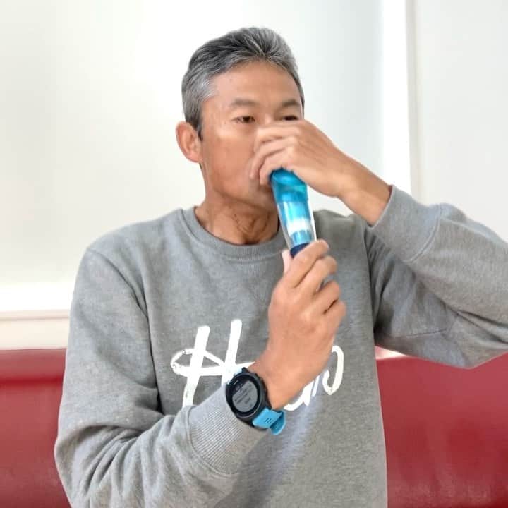 のインスタグラム：「#パワーブリーズ #ビルドアップ 目盛り4から始め10回→半回転させ4.5にして10回→さらに半回転させ5にして10回。 段階的に負荷を上げるのは、飽きずに行いやすく、高い強度でも姿勢と動作を崩しにくいので、#インドアサイクリング #ソロラン 同様に #呼吸トレーニング にも取り入れると良い感じ。 #日日是好日 #エンデュアライフ」