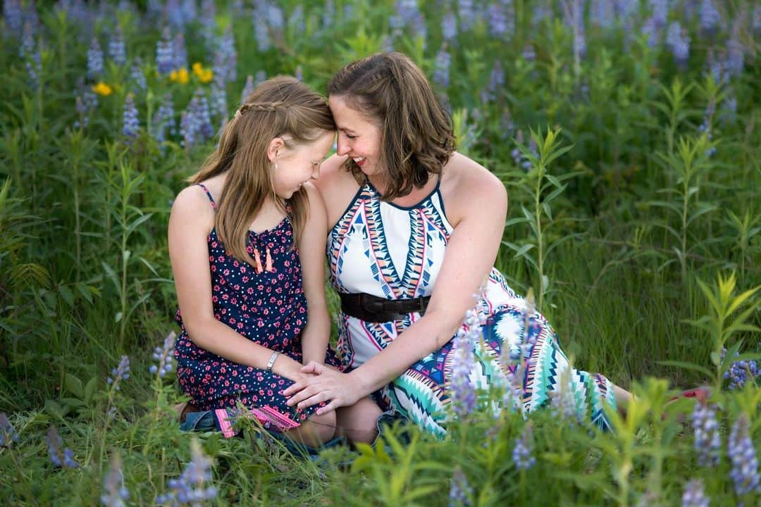 Beth Mancusoのインスタグラム：「Family Session in the lupines! -  #minnesota #minnesotaphotographer #minnesotaphotography #minnesotafamilyphotographer #minnesotalife」