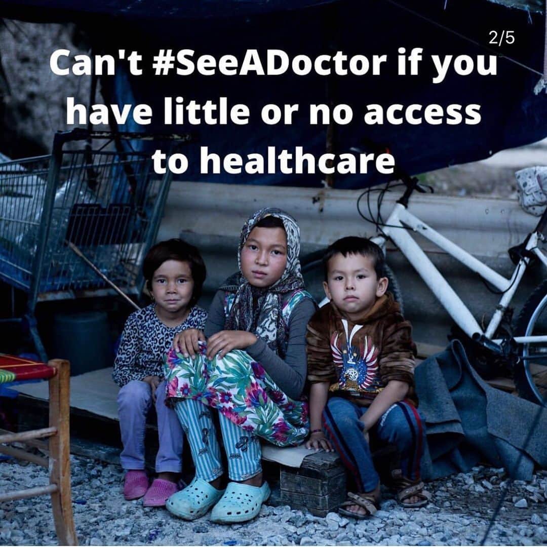アナベル・ウォーリスのインスタグラム：「In the face of coronavirus, refugees living in overcrowded, unsanitary camps need our help more than ever. According to @usaforunhcr  We are now witnessing the highest levels of displacement on record. An unprecedented 70.8 million people around the world have been forced from home. Among them are nearly 25.9 million refugees, over half of whom are under the age of 18. These people also have no help against Covid-19. The wonderful people @chooselove are doing their best to help. All people deserve a right to a home and health. We share this earth. If you feel inclined donate to the cause, every little helps.  LINK IN MY BIO 💕」