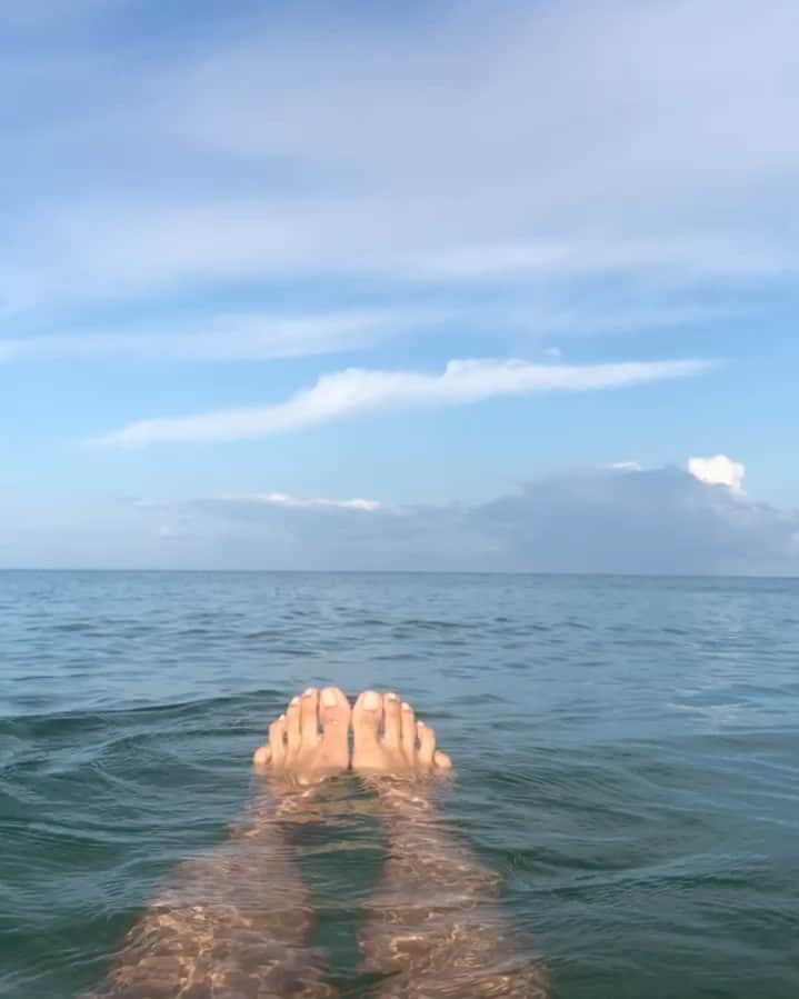 Nicole Mejiaのインスタグラム：「Sound up ⬆️ stress ⬇️ I hope you enjoy these salty memories 🌊」