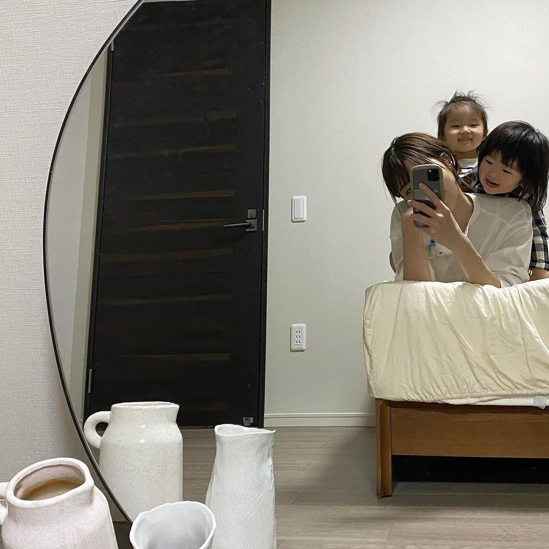 美生のインスタグラム：「#おうちでドノバン﻿ コーデ企画実施中♡﻿ ﻿ お家の中でも﻿ @donobanweb のお洋服を着て﻿ 明るい気持ちに…🌸﻿ ﻿ 詳細は @donobanweb﻿ #おうちでドノバン﻿ 投稿をcheck✔︎﻿ ﻿ 皆様のコーデは週明け月曜日より﻿ インスタでシェアさせていただき﻿ クーポンをお送りさせていただきます🙏🏻💕﻿ ﻿ 皆様の﻿ #おうちでドノバン﻿ 楽しみにしております🥰」