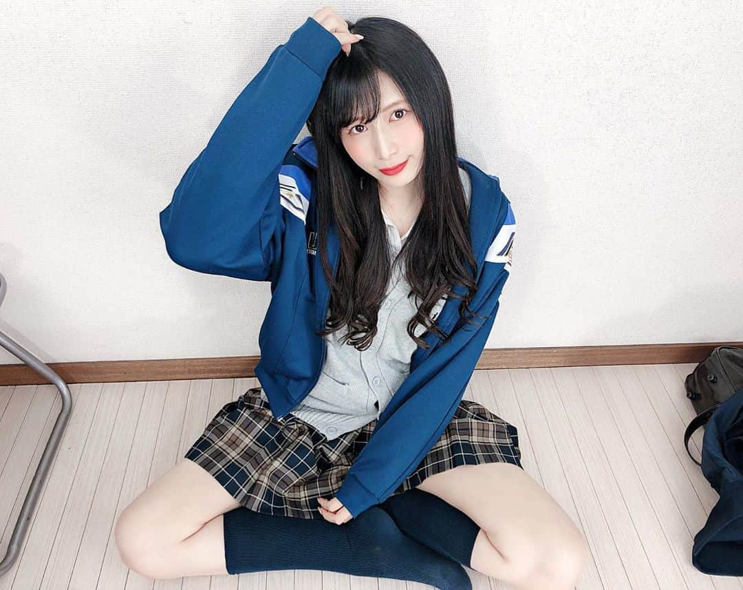 中条カノンさんのインスタグラム写真 - (中条カノンInstagram)「.﻿ .﻿ ❤️ ﻿ ﻿ #cosplaysexy #japanesegirl #japanesemodel #japaneseidol #cosplaygirl  #cosplayer #followｍe #絶対領域 #photography #女子高生  #制服诱惑  #性感內衣 #フォロワー増やしたい  #フォロワー募集中 #팔로우  #맞팔 #소통 #맞팔해요 #소통해요 #셀카 #셀피 #셀스타그램 #性感 #自拍 #메이크 #ブレザー #生脚 #裏垢女子 #制服」4月11日 9時14分 - nakajo_kanon