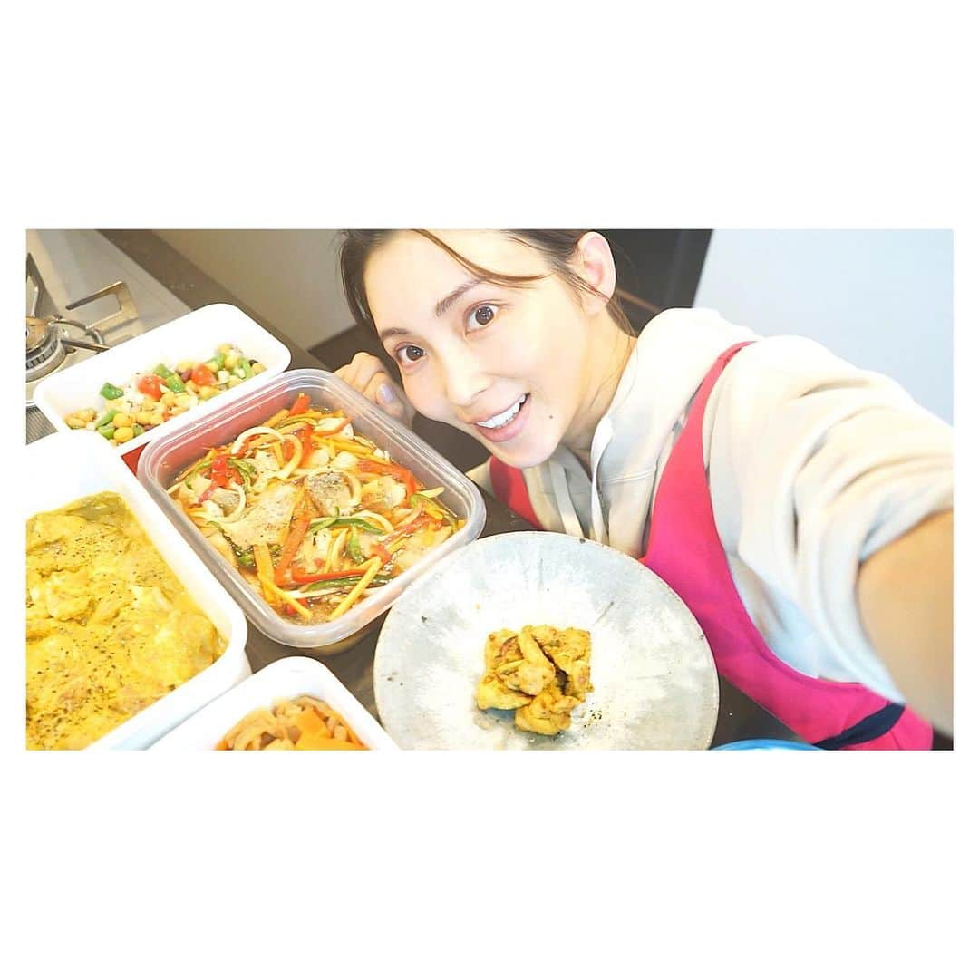 押切もえさんのインスタグラム写真 - (押切もえInstagram)「🍳 Good morning! My new video is about "Prep meal"! * おはようございます💛 昨日公開したYouTube動画は「家にある材料で作り置き！」 簡単で、お酒のおつまみやお弁当にも喜ばれる5品を作っています。 ぜひ感想を聞かせてくださいね〜！ みなさんからいただいた他のリクエストにもどんどんお応えしていきますね♪ そして今日はこのあと10時からradio! bayfm"Moe's up!"です。 それでは今日も楽しく、おうちで健やかに過ごしましょう♪  #作り置き　#つくりおき #常備菜　#レシピ　#おかず　#料理 #もえ家ごはん #stayhome #うちで過ごそう #radio」4月11日 9時28分 - moe_oshikiri