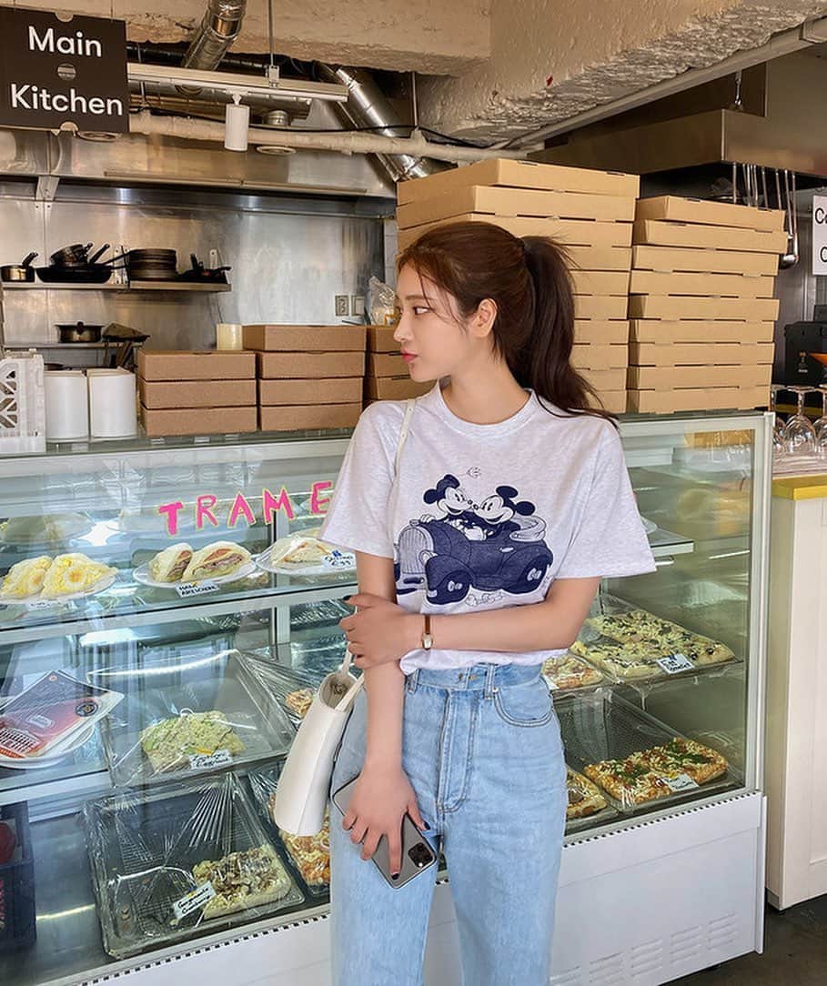 Chuuのインスタグラム：「🖤 Mickey Mouse series 🖤  어떤 팬츠나 스커트에 매치해도 넘예🤭✨요 미키시리즈 하나씩 보여드리려고 하는데, 어떤 아이템에 미키가 있는게 귀여울까요?! What do you like about the items with Mickey Mouse!  please recommend!⚡️」