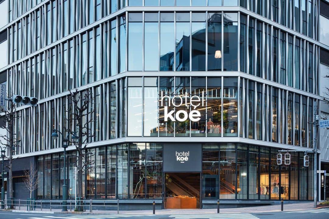 コエのインスタグラム：「. いつもhotel koe tokyoをご愛顧頂きまして有難う御座います。  新型コロナウィルスの感染拡大防止対策のため、  4/10(金)から当面の間、hotel koe tokyoを休業とさせていただきます。  なお、情勢に応じて、営業内容を急遽変更させていただく場合がございます。  お客様には大変ご迷惑をお掛けいたしますが、  何卒ご理解とご協力を賜りますようお願い申し上げます。」