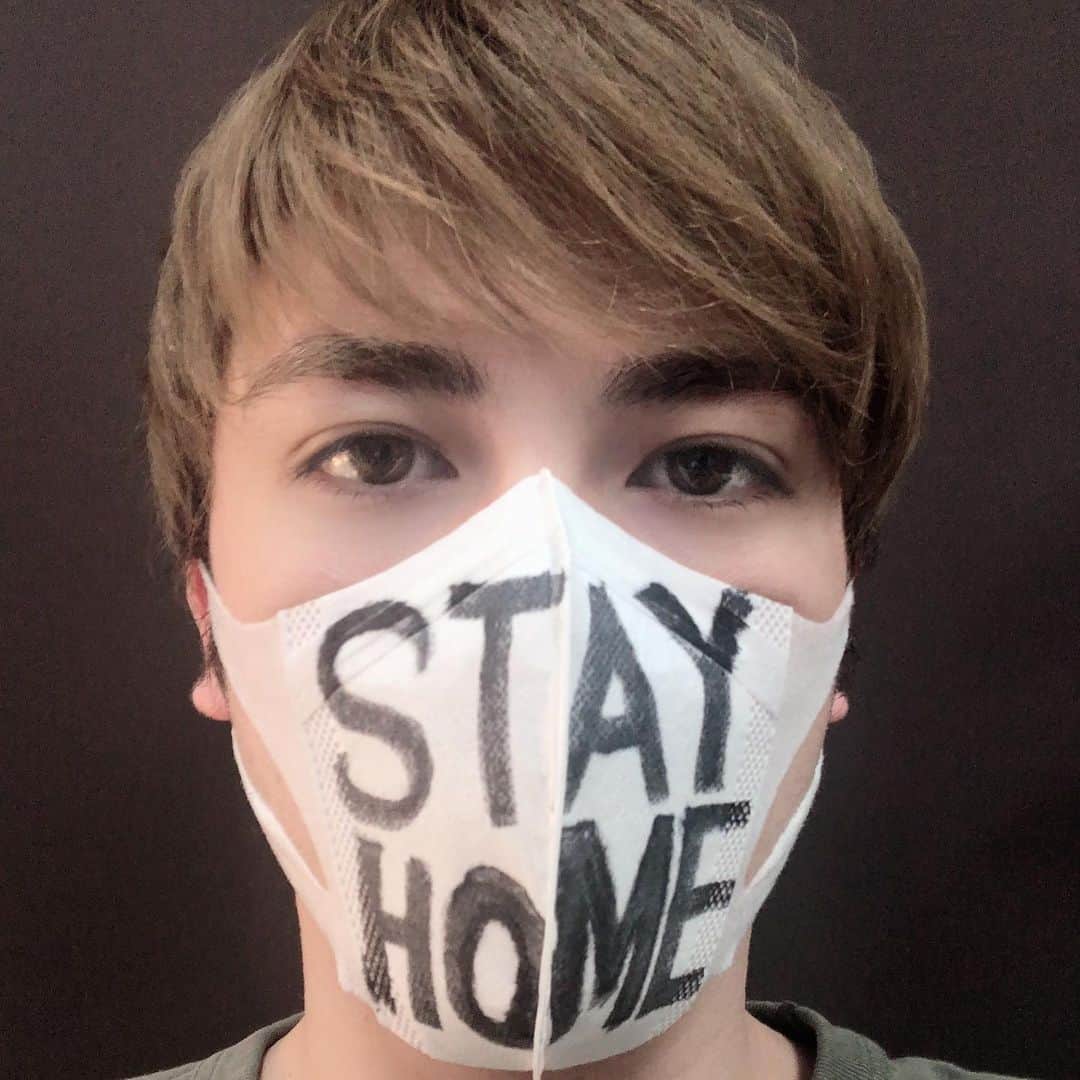 冨森ジャスティンのインスタグラム：「‪#マスクチャレンジ ‬ ‪#StayHome ‬ ‪#ToEveryone ‬ ‪#辛いけど ‬ ‪#まずは自分達にできること‬ ‪#頑張りましょう ‬ ‪#ToTheGovernment‬ ‪#HumanFirst ‬ ‪#WeNeedSupport ‬ ‪いま自分にできること。‬ ‪これぐらいしかないけれど、何かが変わって欲しい。‬」