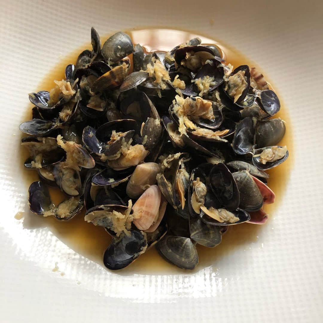 セイン・カミュさんのインスタグラム写真 - (セイン・カミュInstagram)「This time with soy sauce, ginger and sake❣️😋 #thanecamus #shellfish #yummy #mothernature #seafood」4月11日 10時36分 - thanecamus
